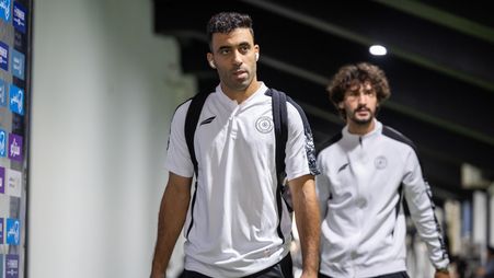 Al Shabab stars Abderrazak Hamdallah (L) and Yacine Adli