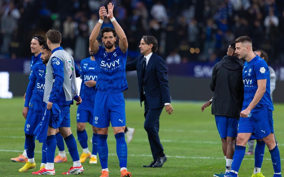 بابلو ماري محييًا الجماهير بالفوز في مشاركته الأولى بعد تقييده قادمًا من فيورنتينا خلال الانتقالات