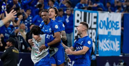 أشعل محمد كانو المملكة أرينا حين وضع الهلال في المقدمة على النصر 2-1 في ديربي العاصمة