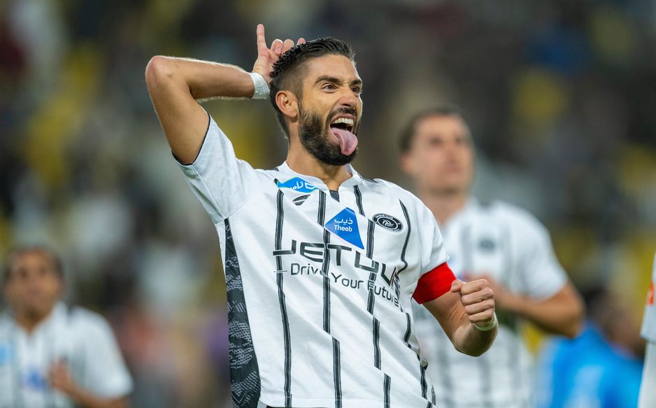 Yannick Carrasco scores for Al Shabab v NEOM SC