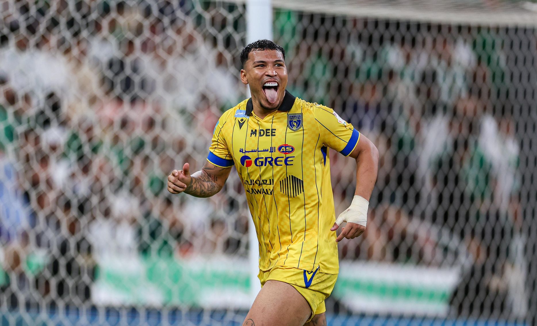 Al Taawoun's Roger Martinez nets penalty at Al Ahli