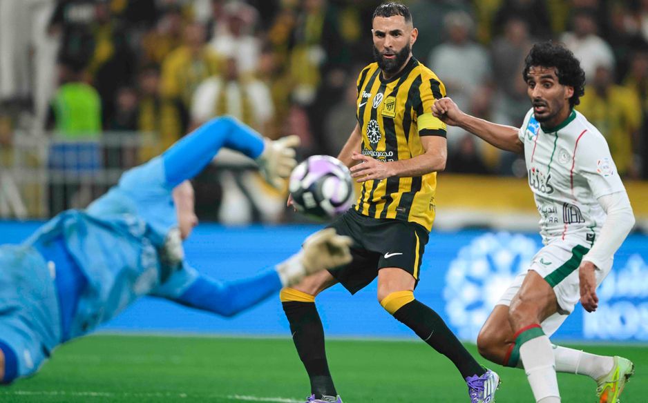 عرضية فرنانديز التي أبعدها روداك في الدقيقة الـ 72 وملامح راضي العتيبي تكشف حجم التهديد في الهجمة