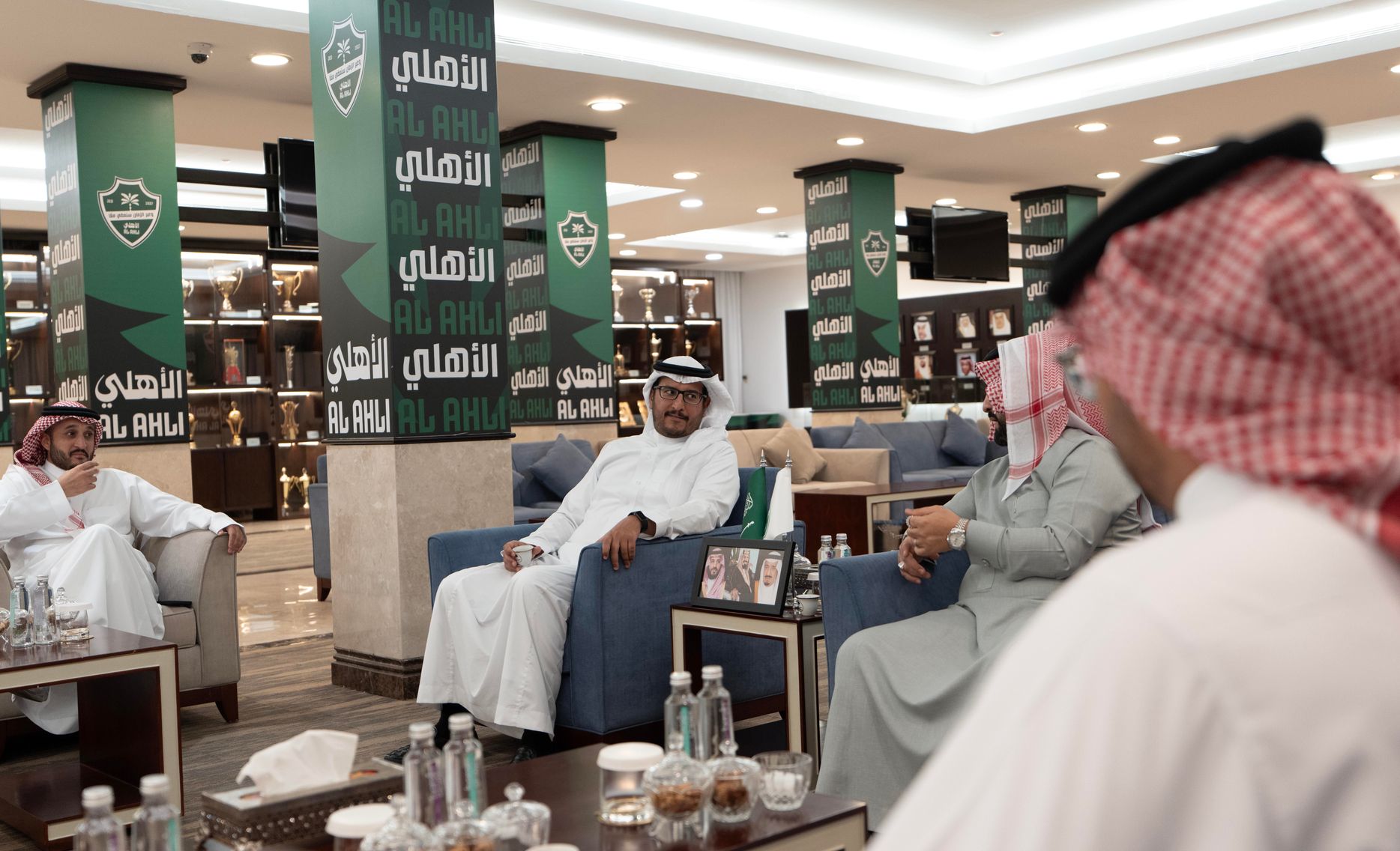 زيارة الرئيس والرئيس التنفيذي لنادي الاهلي٢ copy