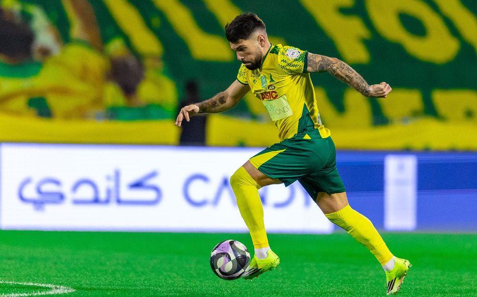 المدافع البرتغالي ريبوتشو صنع هدفين لليونانيين ماسوراس وفورتونيس