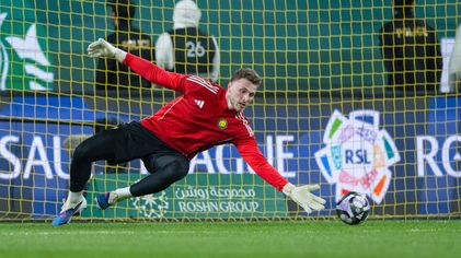 بينتو خلال الإحماء لخلافة العقيدي الموقوف في ديربي العاصمة