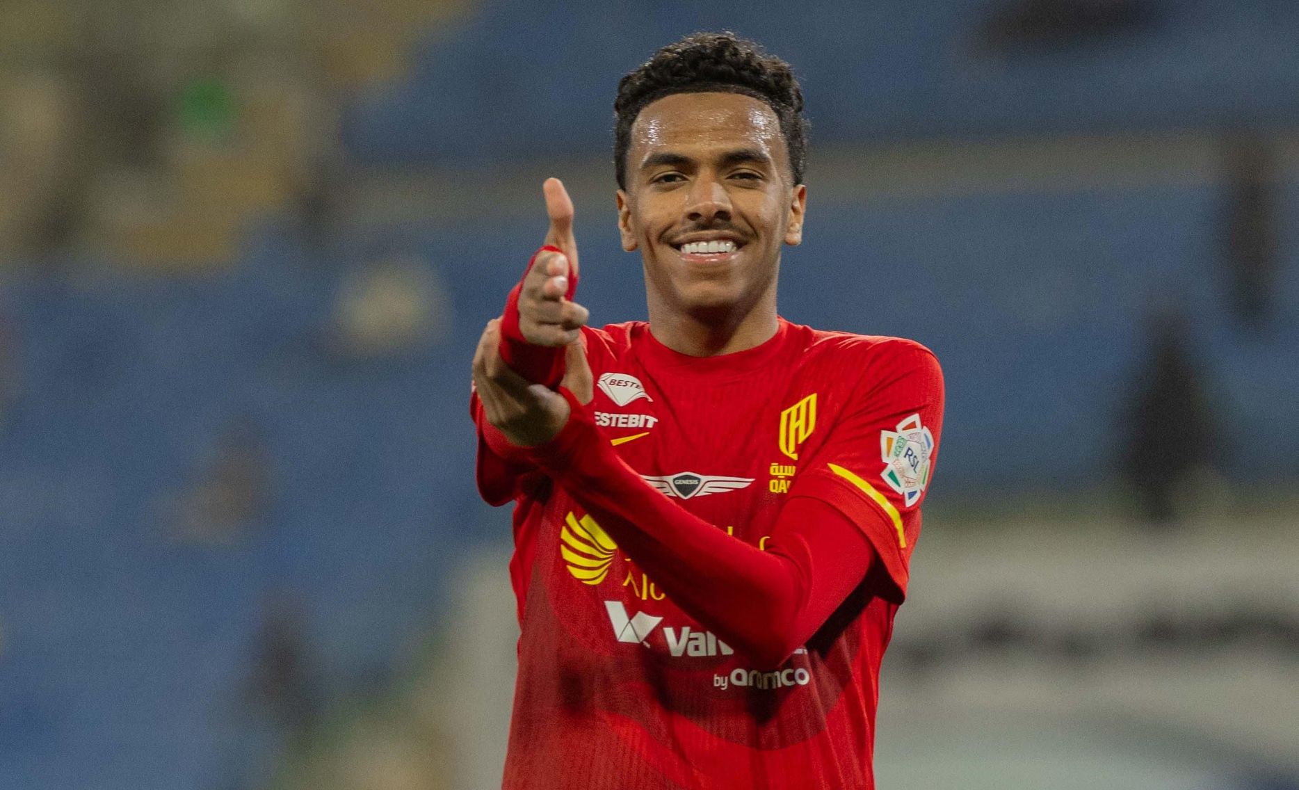 مصعب الجوير لاعب القادسية يحتفل بهدفه في مرمى الحزم