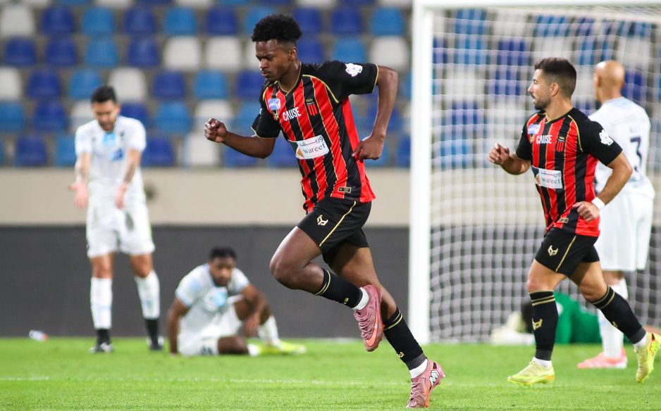 ترك اللاعب هارون خلفه أبو عبد والحارس برتغال محبطين فيما كان بيتروس غاضبًا، بعد هدفه الرائع