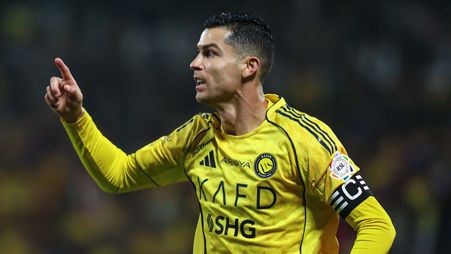 كريستيانو رونالدو محتفلًا بهدفه في مرمى ضمك