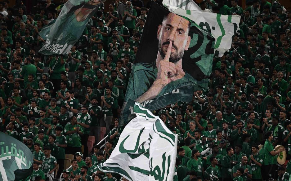 خرج ديميرال مصابًا قبل تمام ربع الساعة الأولى وبقيت صورته في المدرج