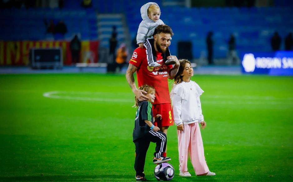 يُمثل أطفال ناهيتان نانديز أولوية في حياته ولذلك احتفل معهم بعد الانتصار المهم على الاتحاد