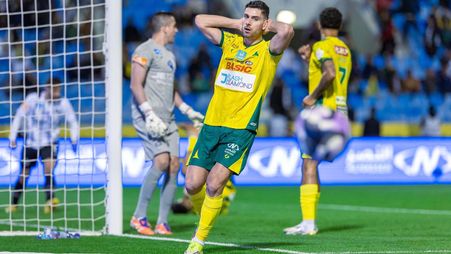 ماسوراس متحسرًا على فرصة ضائعة أمام مرمى الشباب