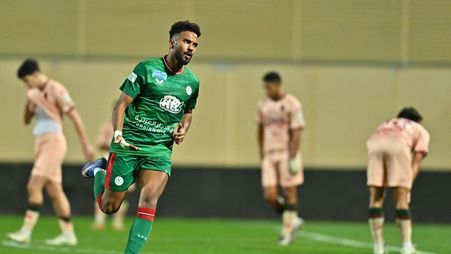 خالد الغنام يتوهج ويقود الاتفاق للانتصار على الخلود