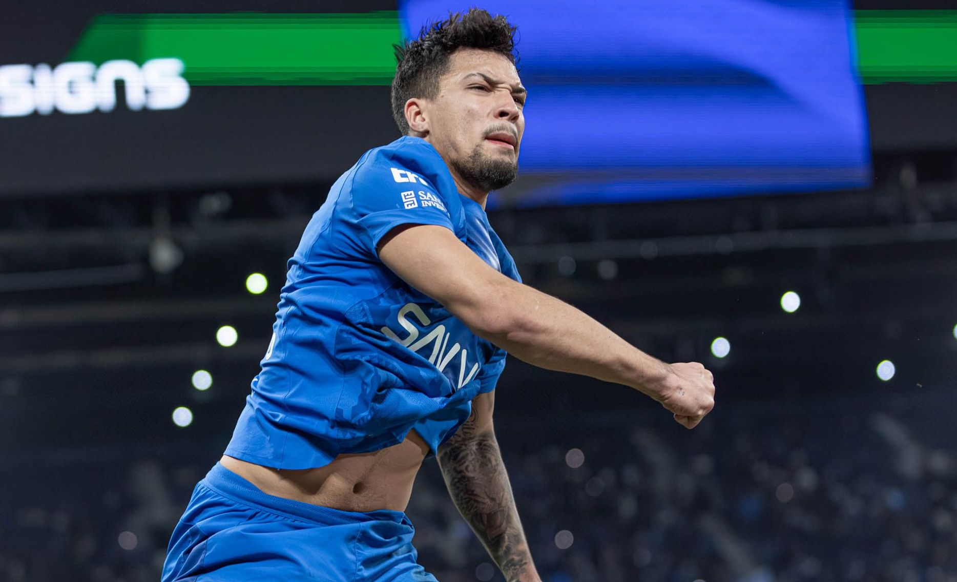 ليوناردو يحتفل بالتسجيل بعد 3 مباريات بلا أهداف