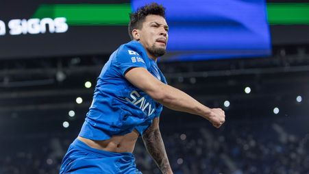 ليوناردو يحتفل بالتسجيل بعد 3 مباريات بلا أهداف