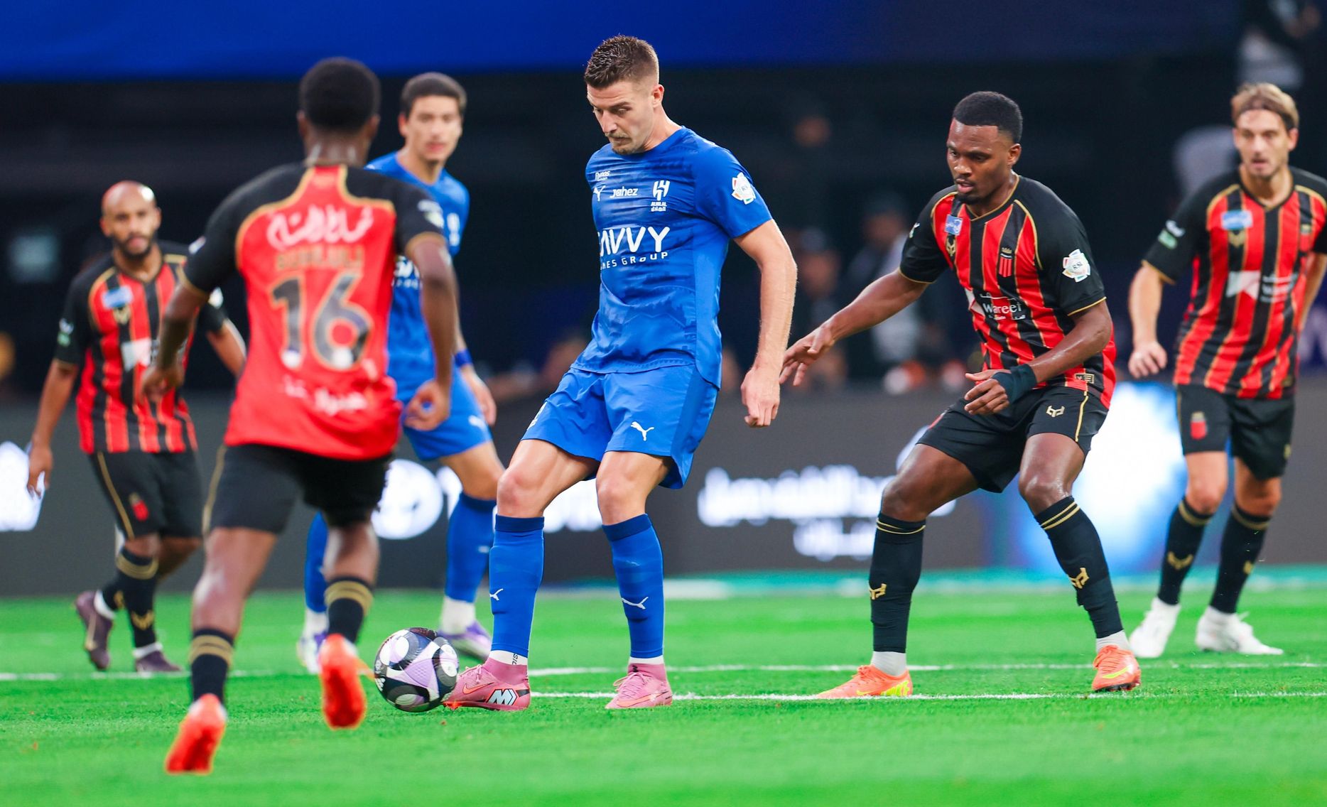 ثلاث مواجهات مثيرة في اليوم الثاني من الجولة 18