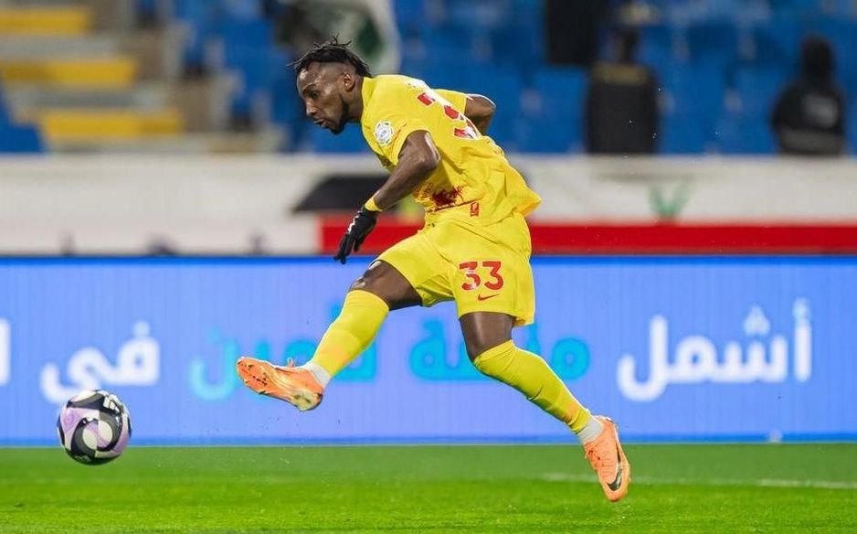 Continuing his hot streak, Julian Quinones scores for Al Qadsiah at Al Najmah