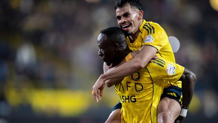 ينفرد ساديو ماني بكونه اللاعب الذي احتفل بالانتصارات المتتالية في مبارياته العشر الأولى