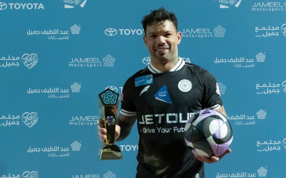 استحق كارلوس جونيور نجومية اللقاء بعد أن نال 73% من مجموع الأصوات