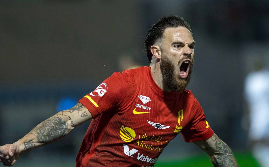 نجح نانديز في التسلل خلف مدافع الهلال بابلو ماري ومواجهة مرمى الهلال