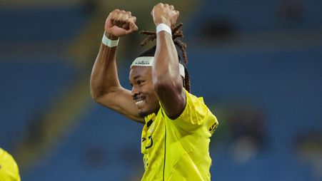 سيماكان مدافع يعشق الدور الهجومي