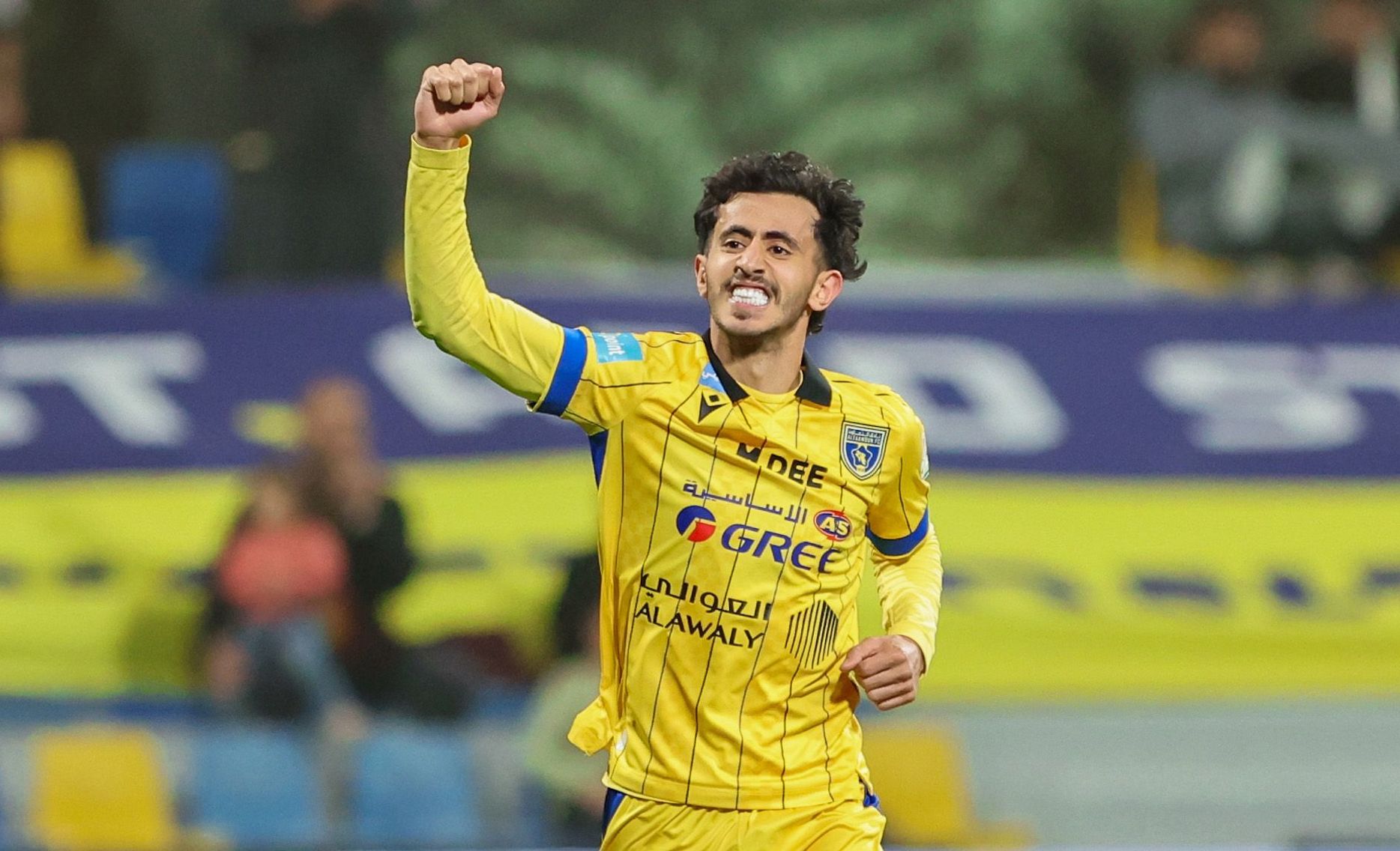 محمد القحطاني في احتفاله السابع بأهدافه في الدوري، وكان احتفاله الأول بهدف في مرمى التعاون مع فريقه السابق الهلال