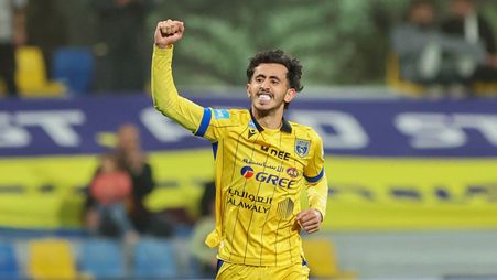 محمد القحطاني في احتفاله السابع بأهدافه في الدوري، وكان احتفاله الأول بهدف في مرمى التعاون مع فريقه السابق الهلال