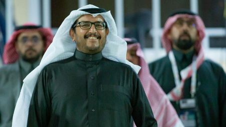 المهندس عبد العزيز العفالق ضمن الحضور في ملعب مباراة الحزم والشباب