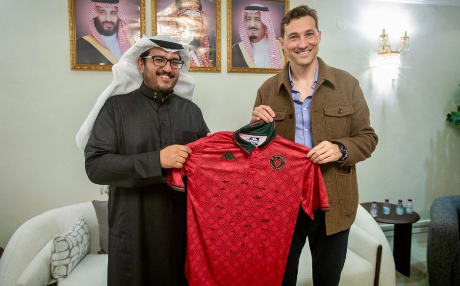رئيس مجلس إدارة الرابطة مع الأمريكي بن هاربورغ أول مستثمر أجنبي في أندية دوري روشن السعودي