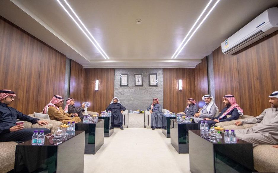 وفد رابطة الدوري السعودي للمحترفين خلال زيارة نادي التعاون