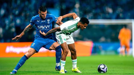 الهلال والأهلي يرفضان السقوط في قمة الجولة 20