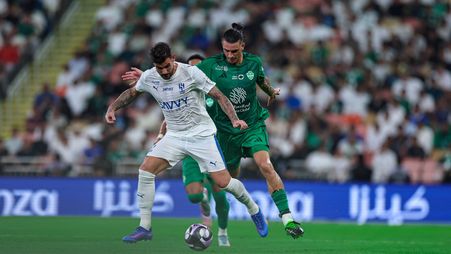 مواجهة الهلال والأهلي في جميع الخطوط