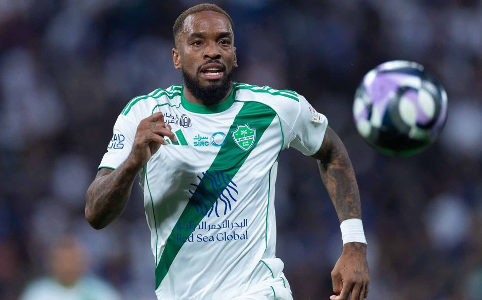 أخفق هجوم الأهلي في التسديد المباشر على مرمى الهلال طوال الشوط الأول