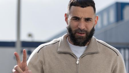 New signing Karim Benzema arrives at Al Hilal training