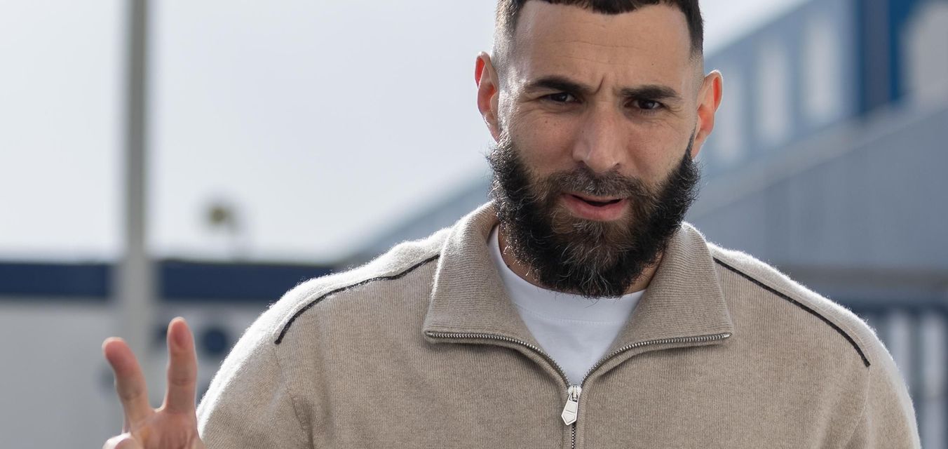 New signing Karim Benzema arrives at Al Hilal training