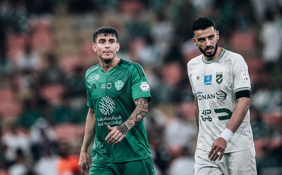 Al Ahli defender Roger Ibanez (L) kept RSL all-time top scorer Omar Al Somah at bay