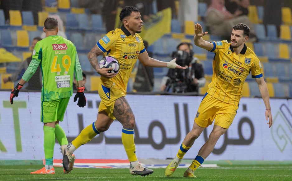 Al Taawoun have recruited Bulgarian Marin Petkov (R) to share the goalscoring burden with Roger Martinez