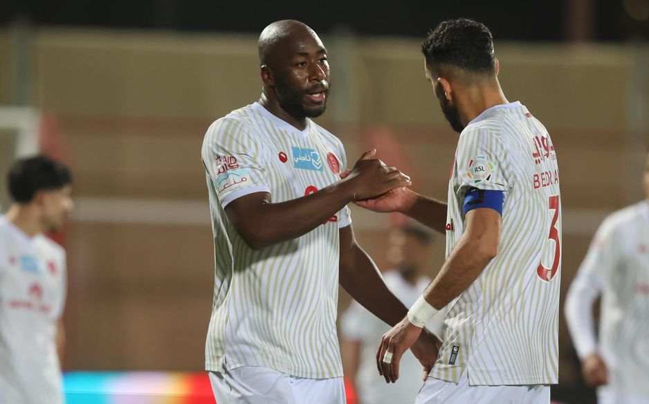 قاد الثنائي بدران وميتي فريقهما ضمك للانتصار الثاني في الموسم