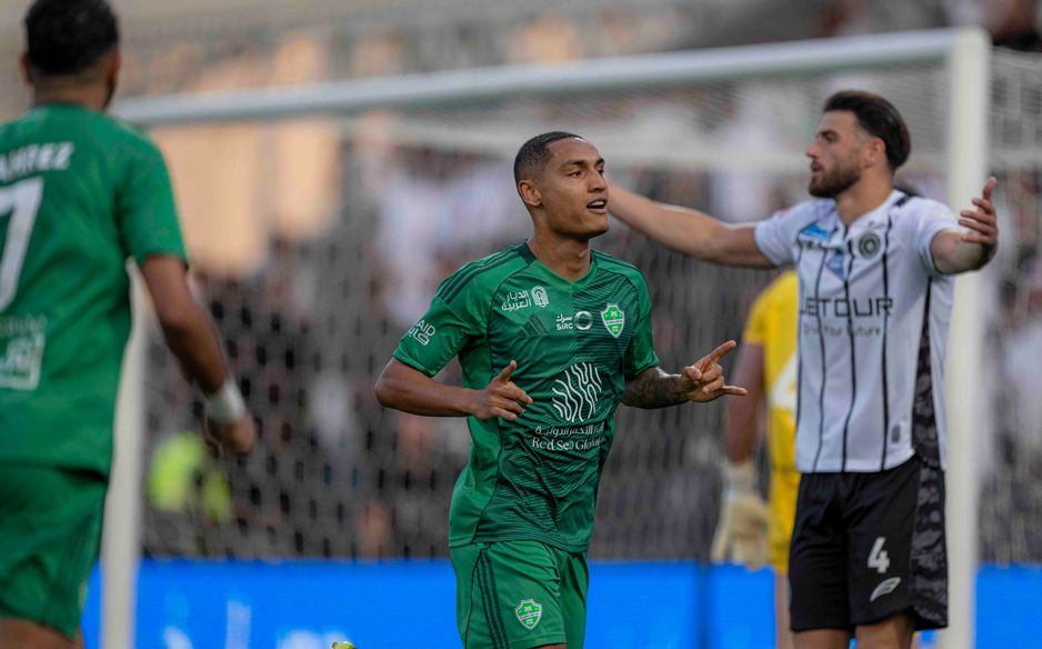 إينزو ميو يوسع الفارق للأهلي في أول هجمة بعد استقبال هدف الشباب الأول