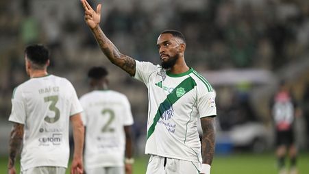 الأهلي يقلب تأخره بهدف.. لانتصار برباعية على حساب النجمة