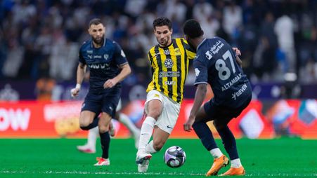 عوار وبنزيما في ملعب واحد بقيمصين مختلفين