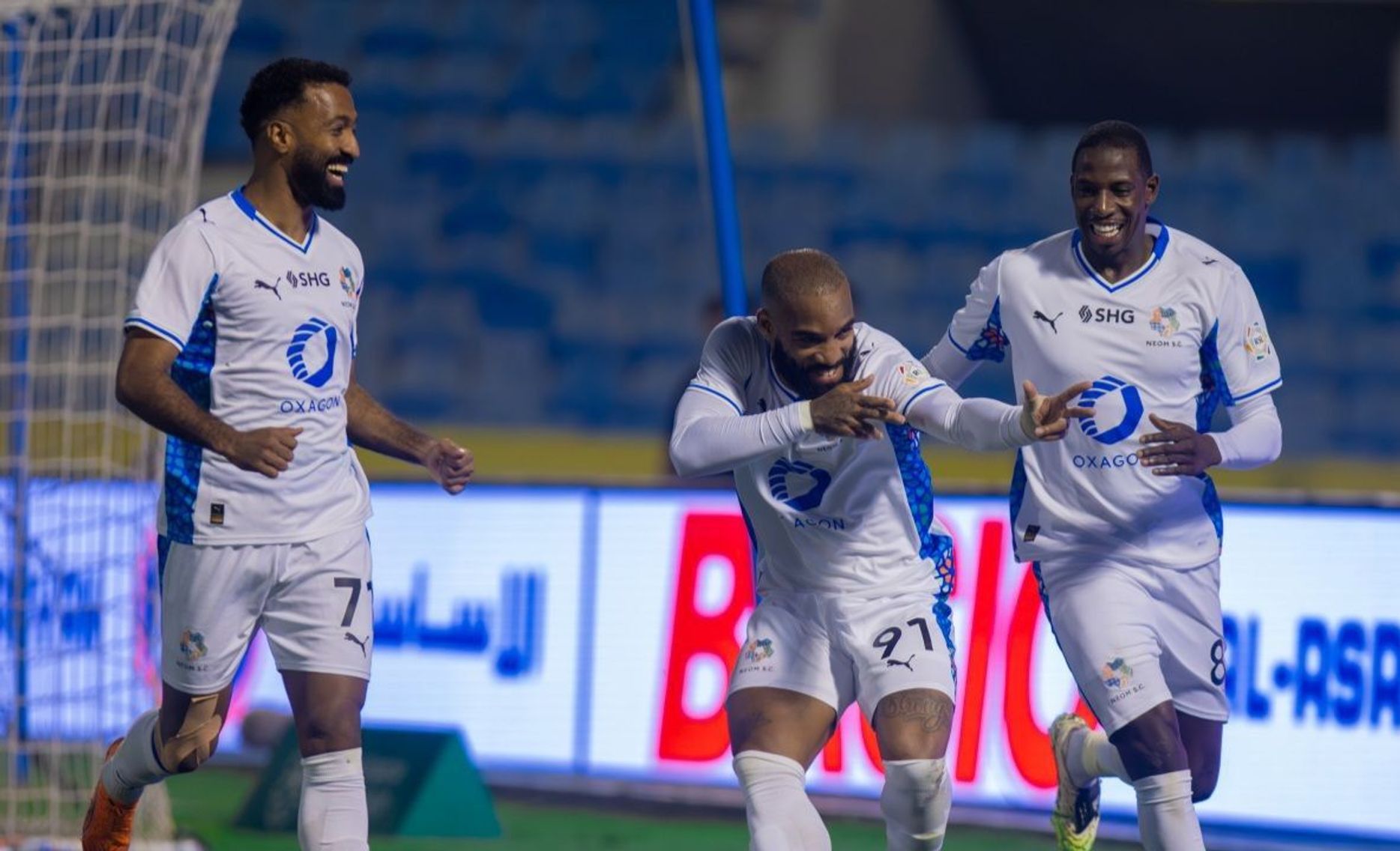 نيوم يهزم الخليج بهدف لاكازيت