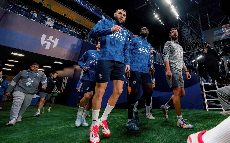 كريم بنزيما دخل الملعب في مواجهة الاتحاد بصحبة كاليدو كوليبالي