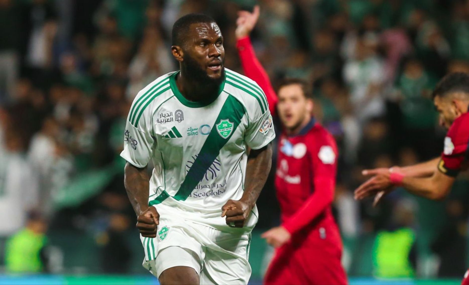 هدف كيسيه يمنح الأهلي فوزًا ثمينًا على ضمك وصدارة مؤقتة