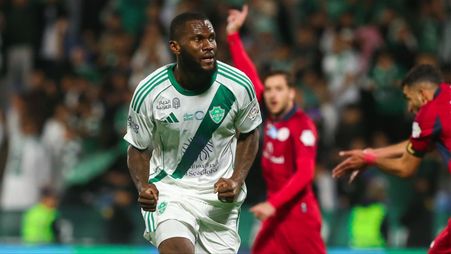 هدف كيسيه يمنح الأهلي فوزًا ثمينًا على ضمك وصدارة مؤقتة