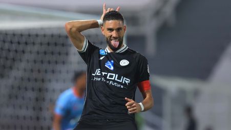 كاراسكو يسجل أول هاتريك شبابي في الموسم