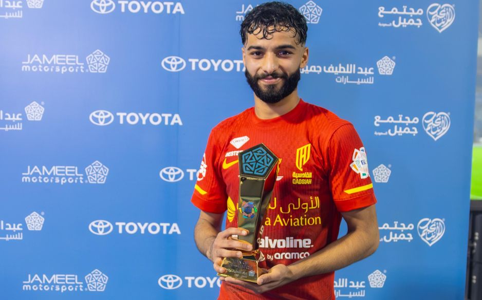 The always-excellent Mohammed Abu Al Shamat with his Man of the Match award for Al Qadsiah in derby v Al Ettifaq