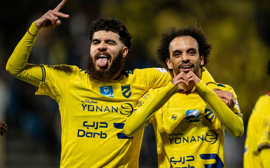 Fabio Martins (R) scores wonderful header for Al Hazem v Al Ettifaq