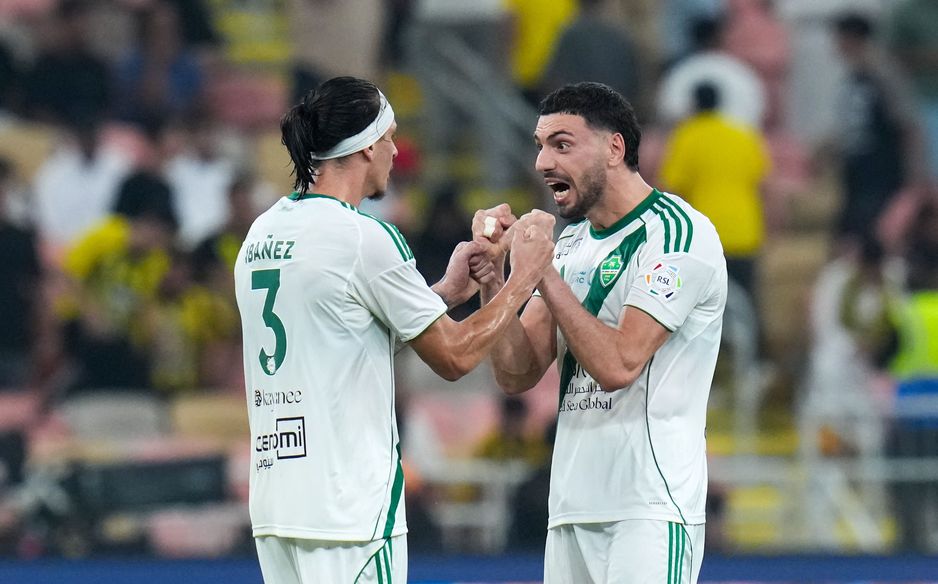 قاد إيبانيز وديميرال فريقهما الأهلي إلى صدارة الفرق الأفضل دفاعيًا