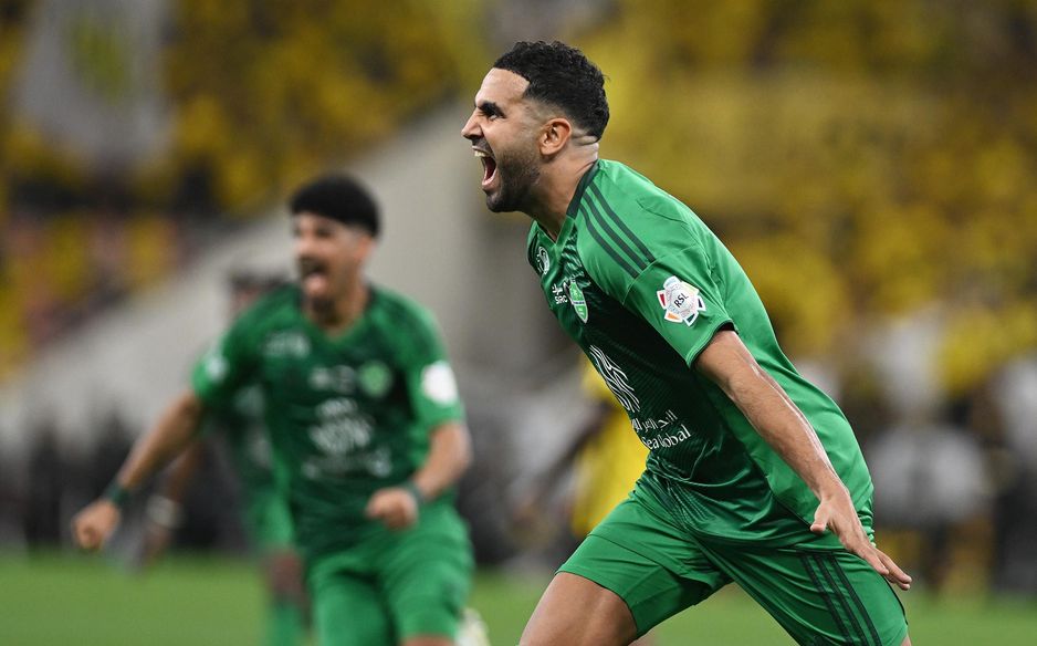 منح رياض محرز فريقه الأهلي التقدم في ديربي البحر أمام الاتحاد