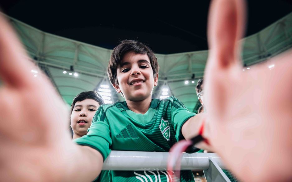 الحماس يبلغ ذروته في هذه اللحظات تأهبًا لديربي البحر (الصورة قبل أكثر من ساعة من انطلاق الديربي)